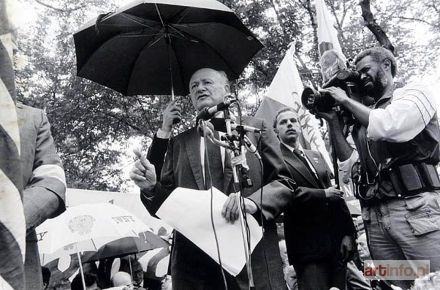 MALINOWSKI Zygmunt | Burmistrz Nowego Jorku Edward Koch przemawia na manifestacji 19 XII 1981 r.