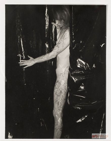 TYSZKIEWICZ Teresa | Studium (My body is covered by pins), 1982