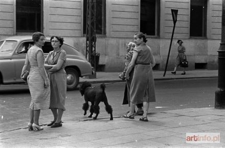 SŁAWNY Władysław | Przechodnie na warszawskiej ulicy, 1955